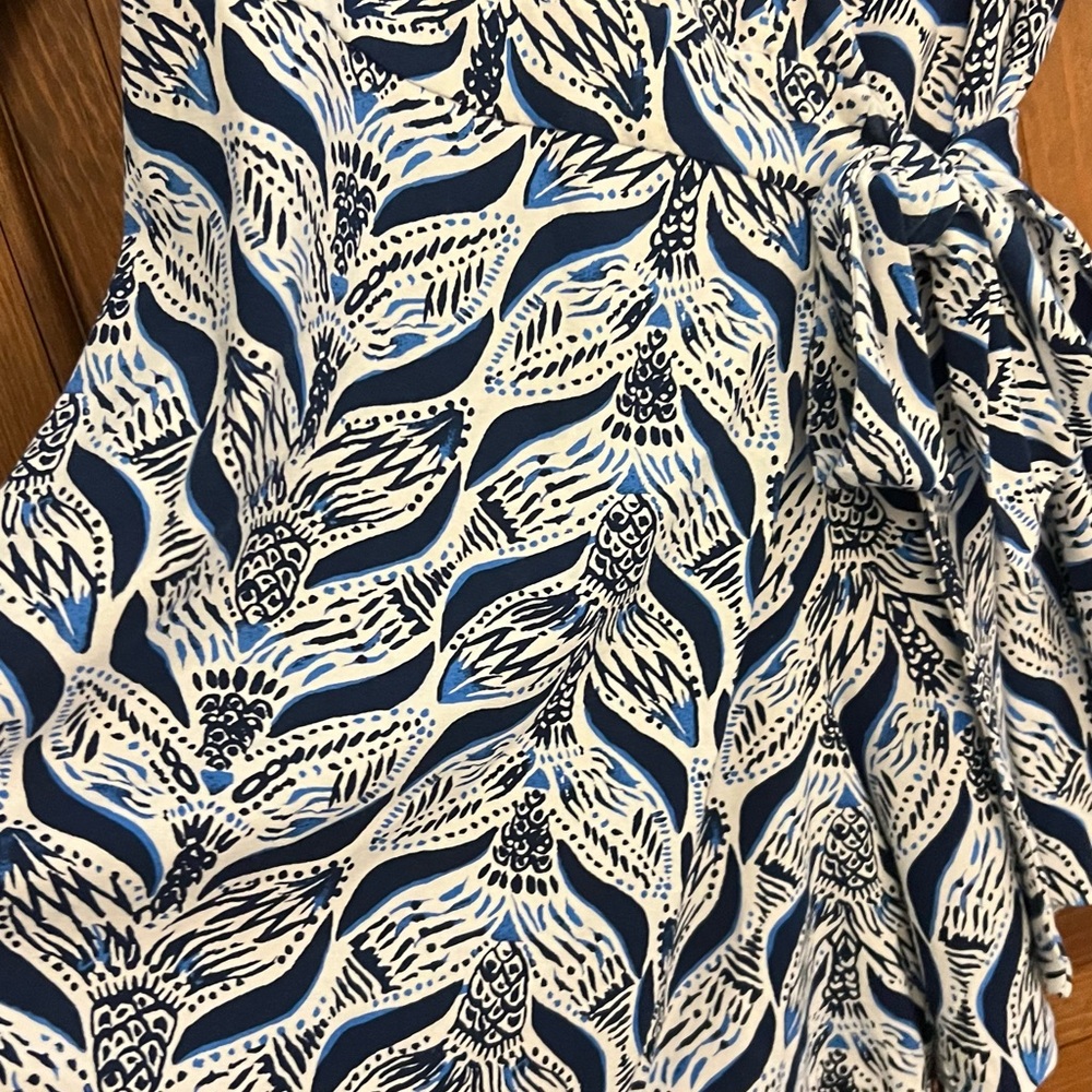 Lilly Pulitzer one piece wrap around short romper. - Picture 5 of 8